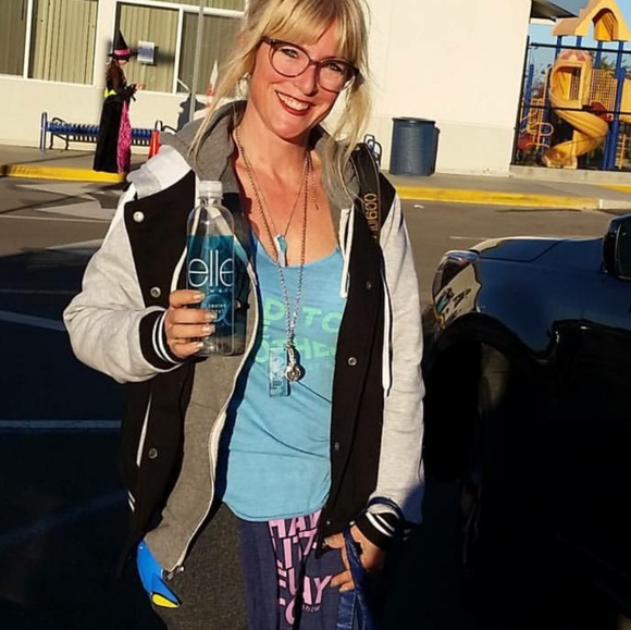 Meet your Posher, Micaella - Picture 5 of 8